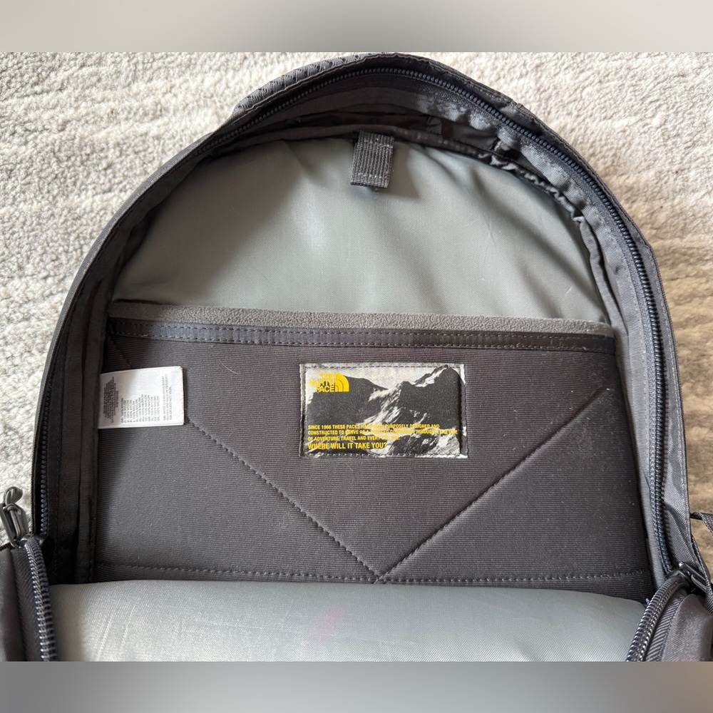 The North Face Borealis commuter backpack - Picture 6 of 7